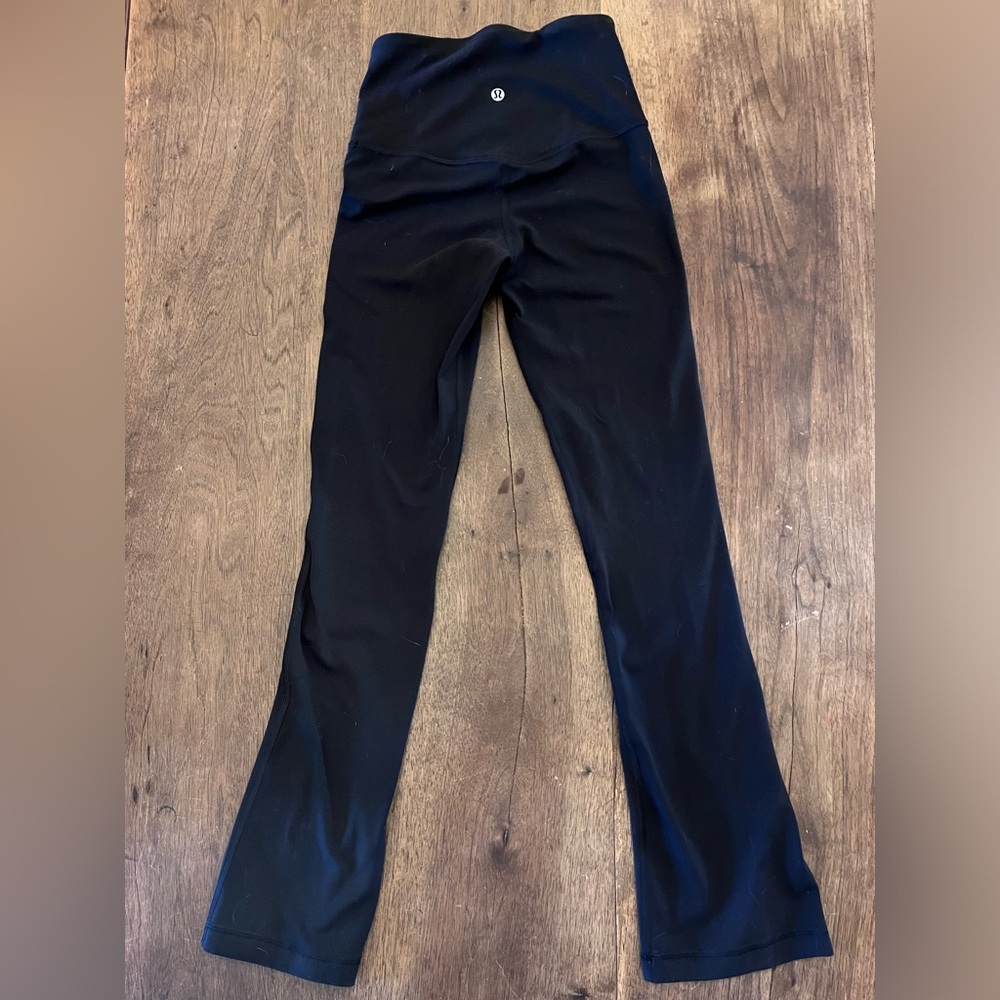 EUC Llululemon Align™ High-Rise Mini-Flare Pant
Extra Short Black size 2